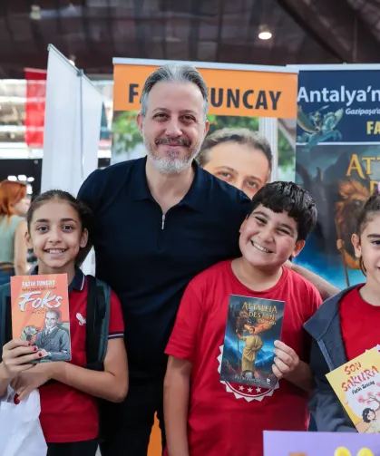 Antalya Kitap Fuarı'na ilgi sürüyor