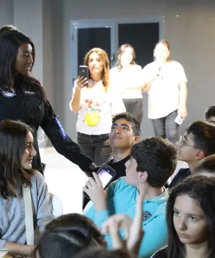 Astronot Aisha Bowe, Çiğli'de geleceğin uzay bilimcileriyle buluştu