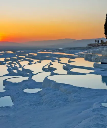 Beyaz travertenlerden antik kente: Pamukkale