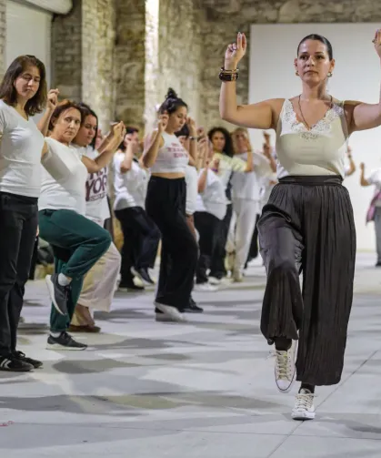 İzmir'de zeybek dersine yoğun ilgi