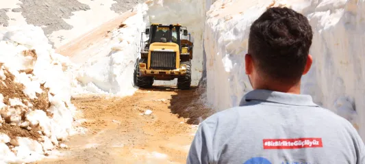 Antalya'da yayla yollarında karla mücadele sürüyor