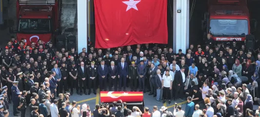 Şehit itfaiye eri Mehmet Tekeli son yolculuğuna uğurlandı
