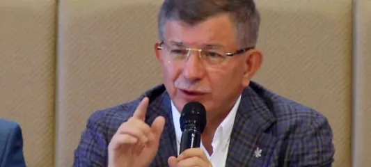 Davutoğlu siyasetten çekildi, Gelecek Partisi kapandı
