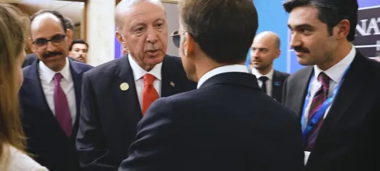 Macron'dan Erdoğan'a Selam: Sosyal Medyada Paylaştığı Video Gündem Oldu