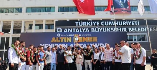 Kırkpınar Başpehlivanı Erkan Taş Antalya'da Coşkuyla Karşılandı
