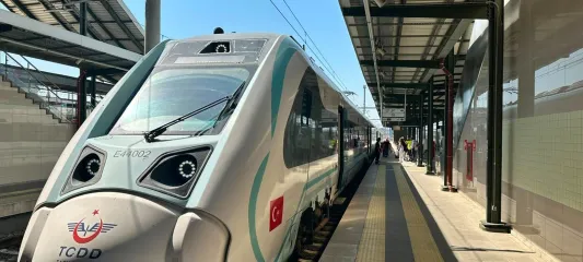 Millî elektrikli tren seti Trakya'da ilk seferine çıktı