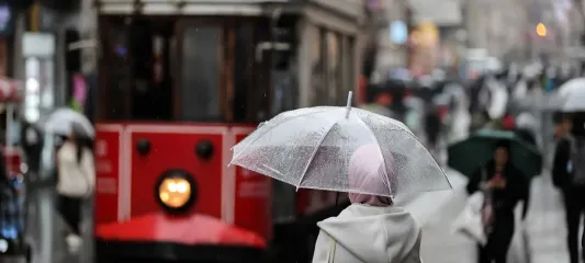 İstanbul'da eğitime 1 gün ara verildi! Motosikletlerin trafiğe çıkışı yasaklandı