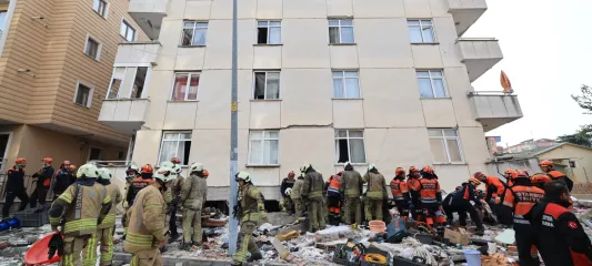 Maltepe'de 280 personel ve 107 araçla arama kurtarma sürüyor... Acı haberler geldi