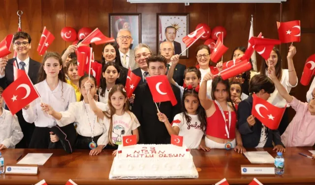 DEÜ'de yönetim çocuklardaydı