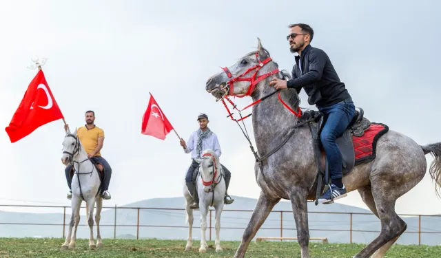 Anadolu Selçuklu Fotoğraf Derneği'nden atlı safari keyfi!