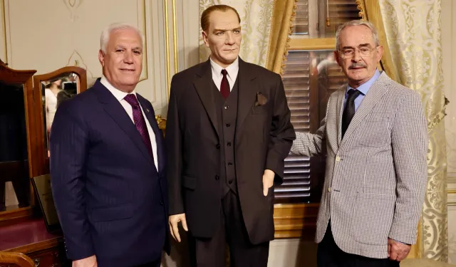 Atatürk’ün balmumu heykeli, Bursa Hünkâr Köşkü’nde