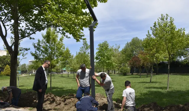 Bursa Karacabey’de Atatürk Kültür Parkı’na modern aydınlatma