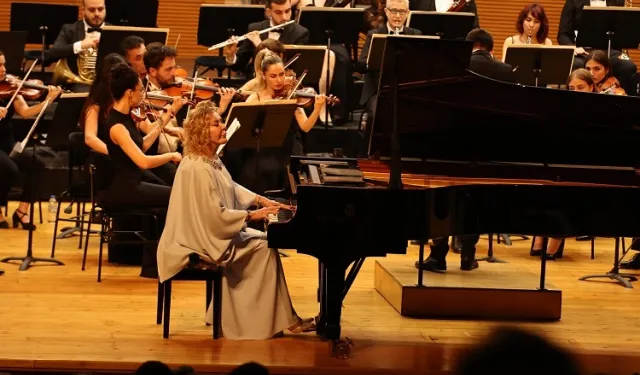 Bursa Nilüfer Senfoni Orkestrası ilk konserinde Gülsin Onay'ı ağırladı