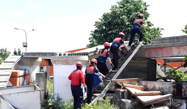 Bursa Osmangazi'de liselilerden nefes kesen tatbikat