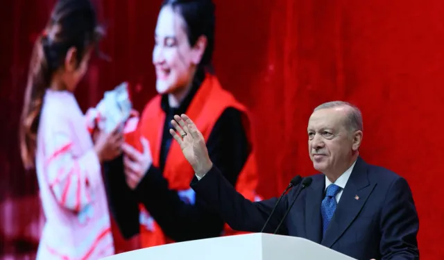 Cumhurbaşkanı Erdoğan’dan Kızılay’a övgü