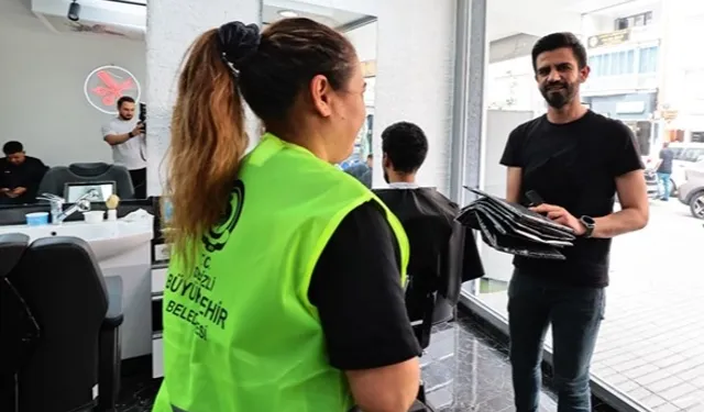 Denizli Büyükşehir berberlere penuar dağıtımına başladı