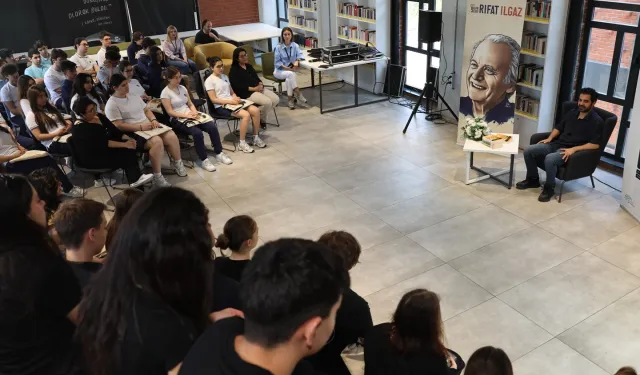 Genç oyuncu, öğrencilere “Hababam Sınıfı”nı okudu