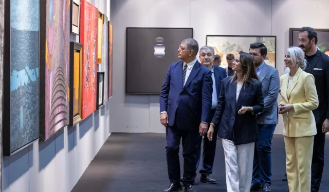 İzmir Sanat ve Antika Fuarı kapılarını açtı