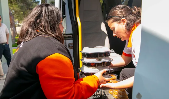 İzmir'de taziye evlerine yemek hizmetine başladı