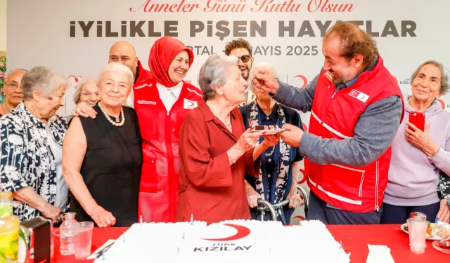 Kızılay’dan Anneler Günü’ne özel kutlama