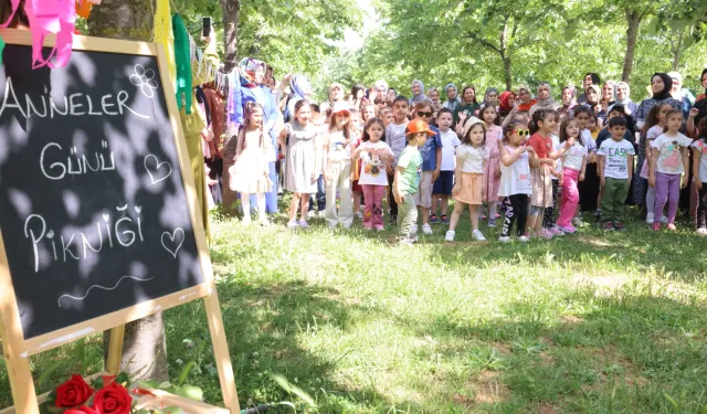 Kocaeli Çayırova çocuk kulüplerinde annelere özel etkinlik