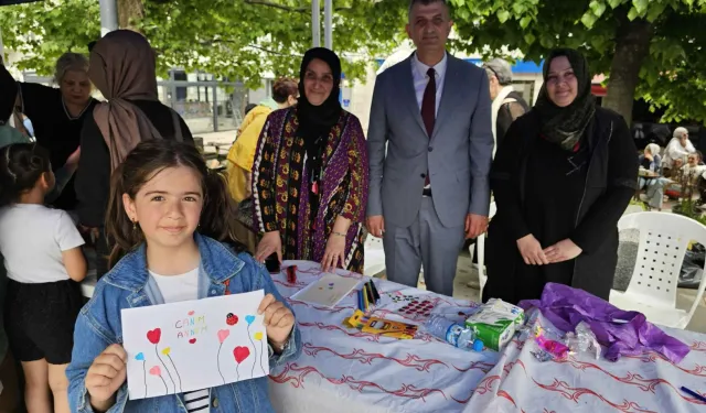 Kocaeli Gölcüklü çocuklar elleriyle annelerine hediye yaptı