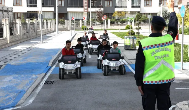 Konya Karatay'da trafik kültürü küçük yaşlarda kazandırılıyor