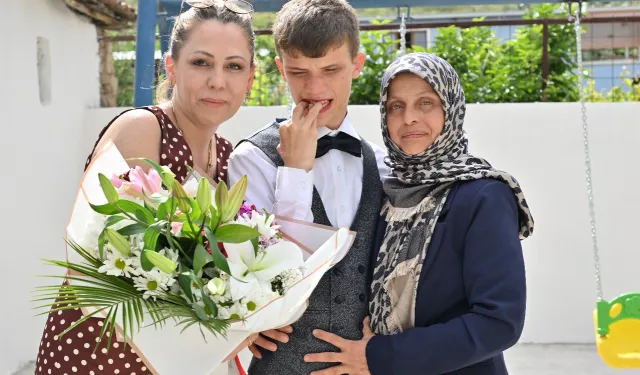 Manisa'da Anneler Günü’nde mutlu eden destek