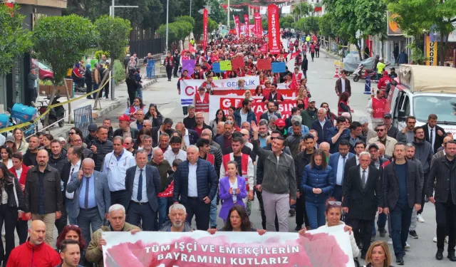 Manisa'da Başkan Zeyrek emekçilerle omuz omuza yürüdü