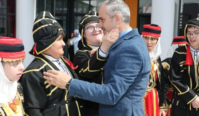 Özel bireylerden, Çayırova’da en özel program