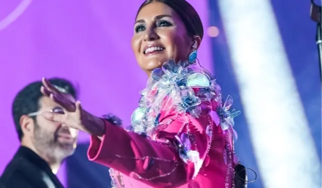 Sibel Can'dan yaza ışıltılı merhaba
