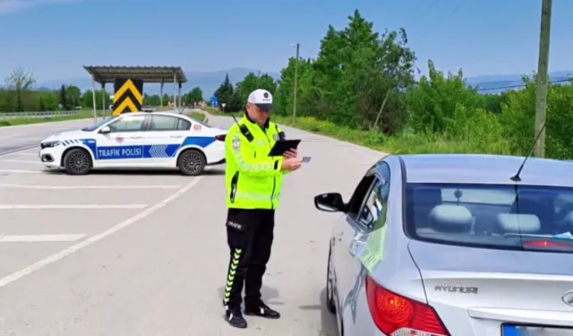 Trafik denetimlerinde rekor! 496 bin araca ceza kesildi!