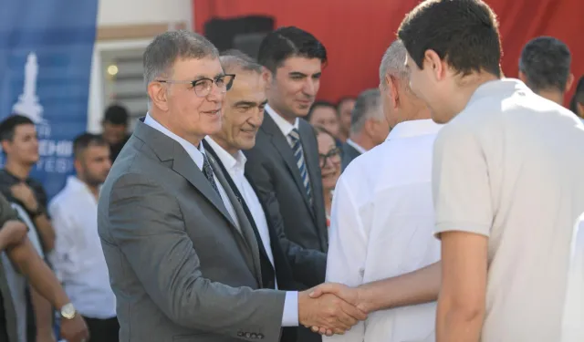 Başkan Tugay İZSU çalışanlarıyla bayramlaştı