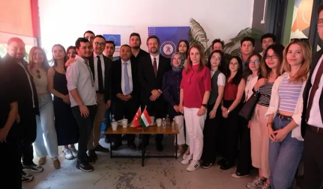 Büyükelçi Viktor Mátis, Eskişehirli gençlerle buluştu