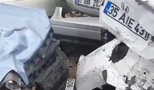 Düzce D-100'de zincirleme kaza... Otomobil fabrika duvarını yıktı!