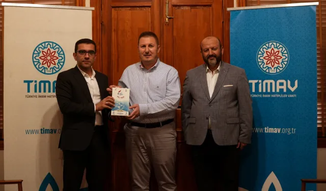 Hafız İsmail Özarpa, kazandığı ödülünü TİMAV'a bağışladı