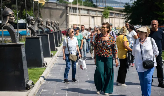 İzmir Bornova’da çınarlar için tarih ve doğa gezisi