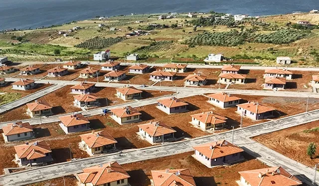 Kahramanmaraş’ta 110 köy evi tamamlandı... Göl manzaraları köy evleri tamamlandı