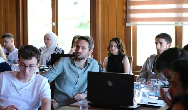 Kocaeli'de genç zihinler yapay zekâyı konuştu