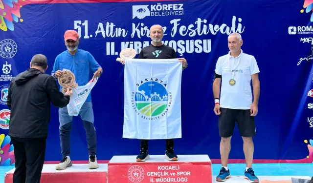 Sakarya’nın koşan tecrübesi Ali Turan kürsüyü bırakmıyor