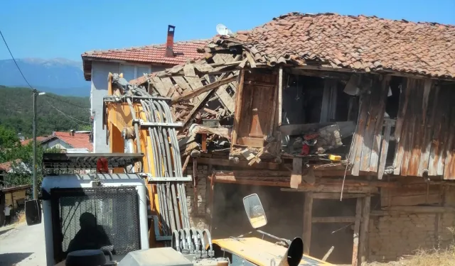Bursa Osmangazi'de tehlikeli metruklara yıkım