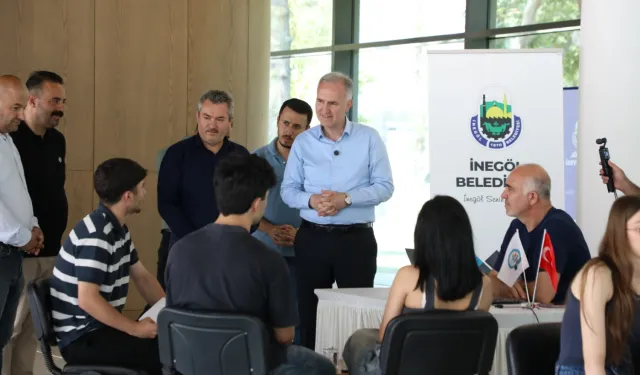 İnegöl Belediyesi, üniversite yolunda gençlere rehberlik ediyor