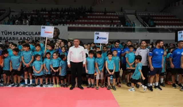 Adana Büyükşehir eğitimde ve sporda gençlerin Yanında