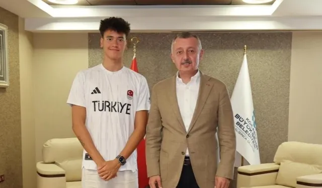 Başkan Büyükakın İzmitli şampiyonu kutladı