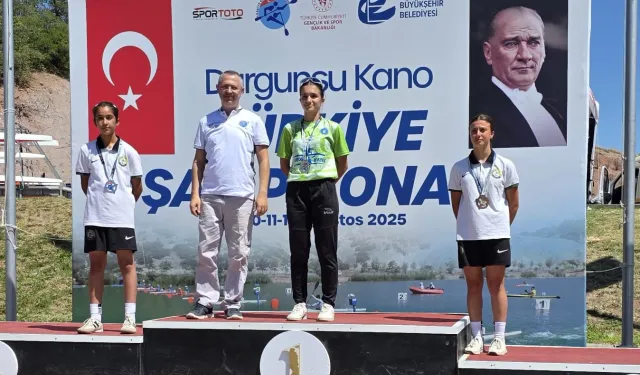 Bursa Büyükşehir Belediyesporlu kanocular madalyaları topladı
