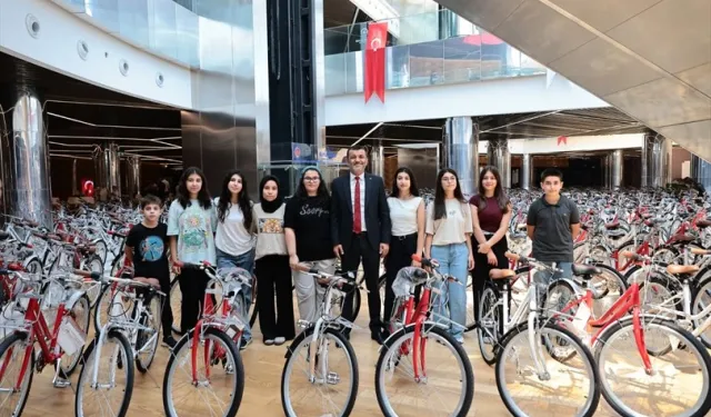 Denizli Büyükşehir’den başarılı öğrencilere bisiklet ödülü