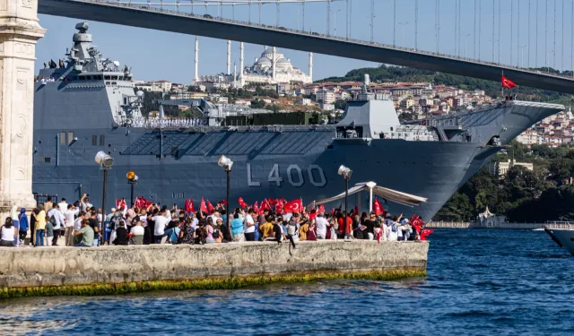 İstanbul Boğazı'nda görkemli geçit