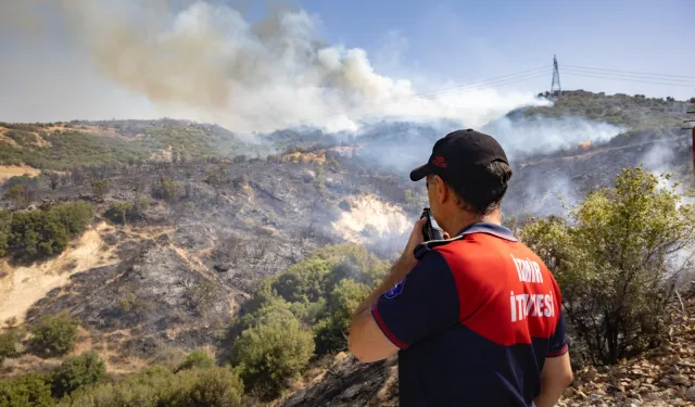 İzmir İtfaiyesi, Aliağa’daki yangına da müdahale ediyor