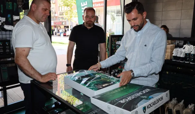 Kocaelispor sevgisi şehrin meydanlarında yaşanıyor