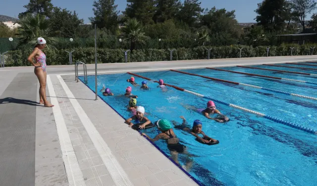 Muğla Büyükşehir’den çocuklara ücretsiz yüzme kursu başladı